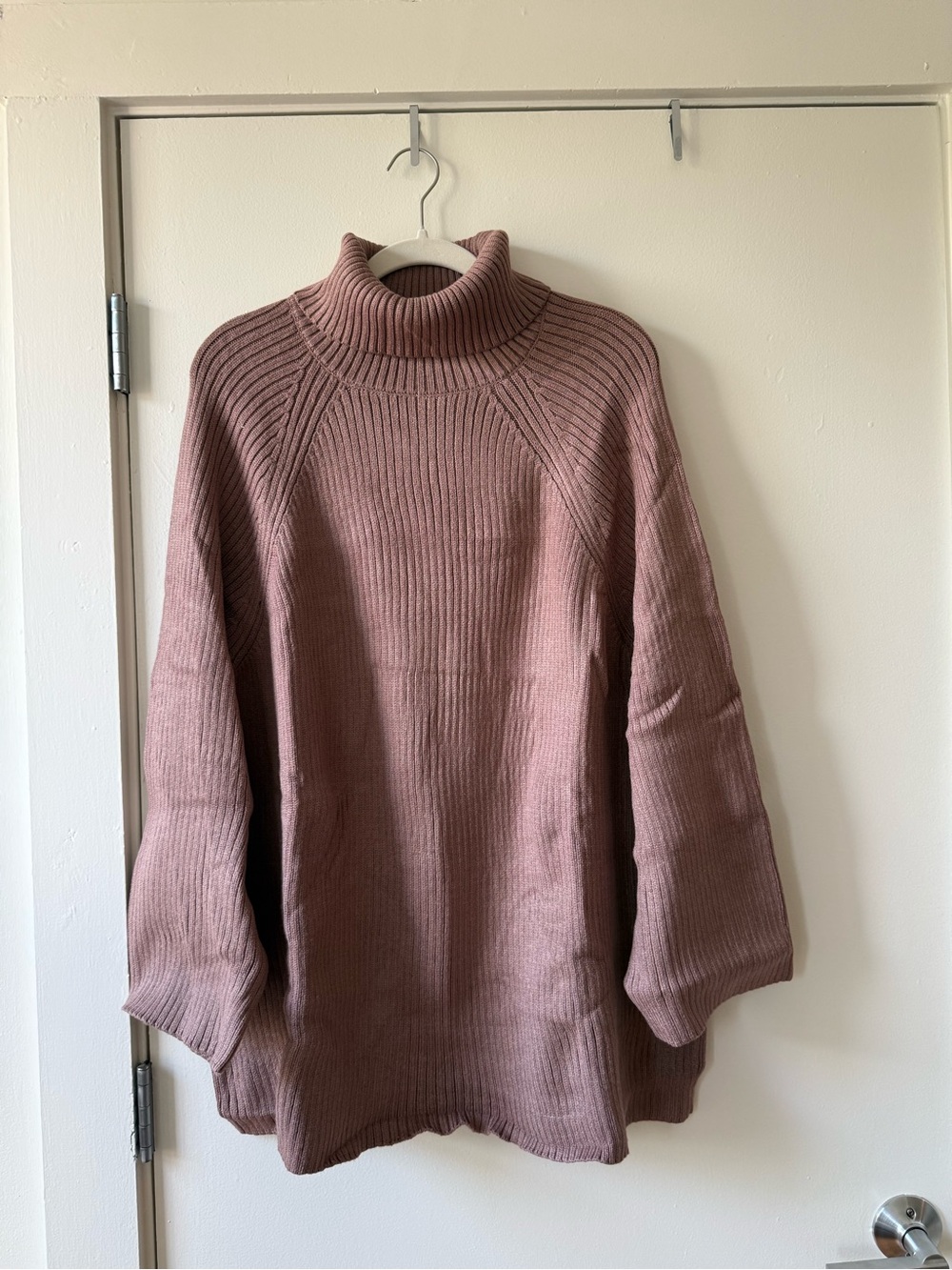 Women's Oversized Turtleneck Sweater - Dusty Rose